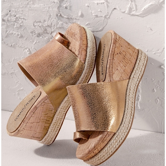 donald pliner janet wedge